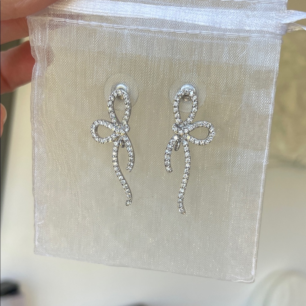 Elegant Silver Bow Earrings 🎀